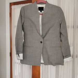Banana Republic stunning wool suit jacket, light grey, size 6.